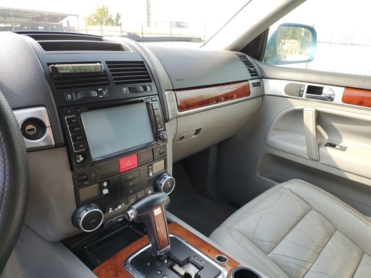 Volkswagen Touareg 2004 
Двигатель - (1)