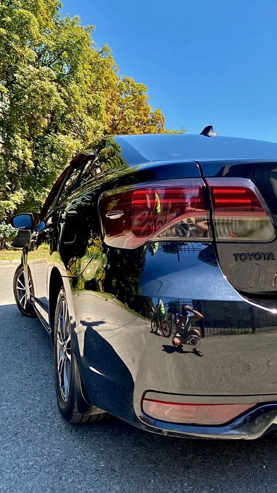 TOYOTA Avensis 2012 года (