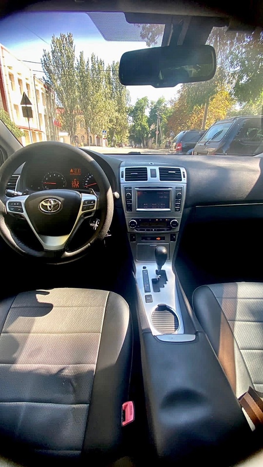 TOYOTA Avensis 2012 года ( (7)