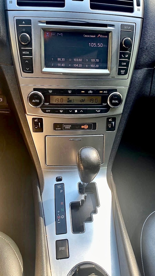 TOYOTA Avensis 2012 года ( (8)
