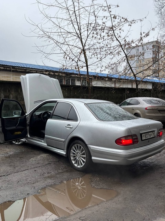 Mersedes w210
Морду надо сварить 
Объем (1)