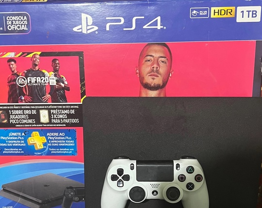 Продаю Sony PlayStation 4 slim