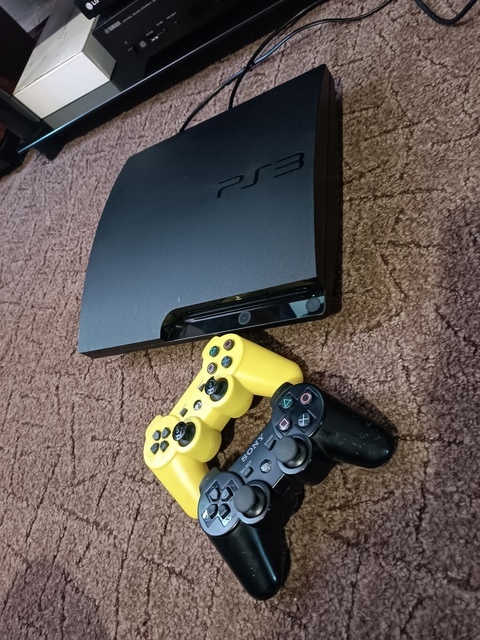 Продам прошитую playstation 3 slim.