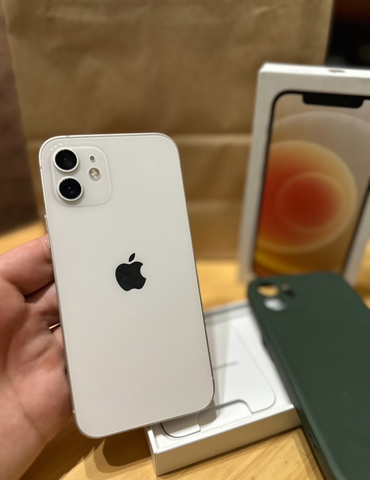 Продам белый iPhone 12 /