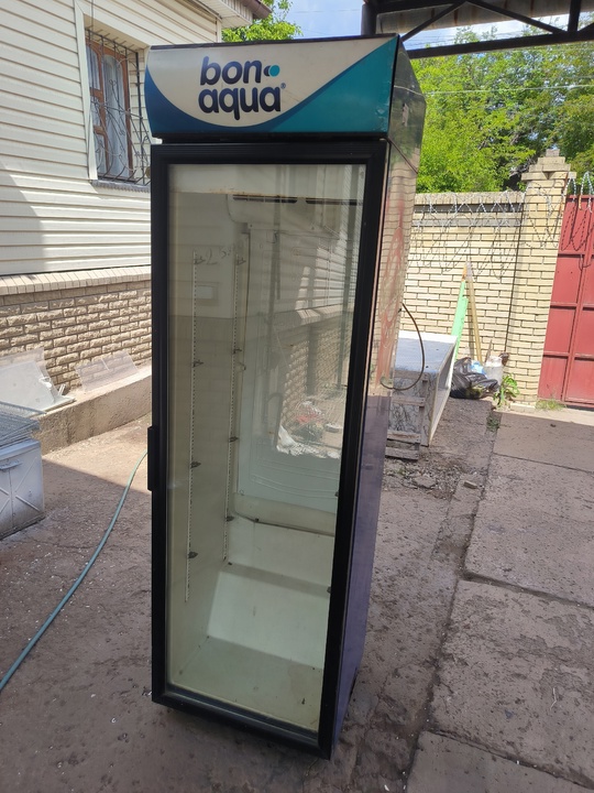 Продам холодильные витрины и холодильники (1)