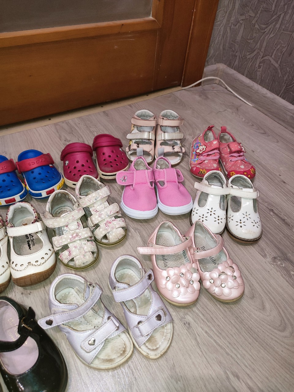 Продам огромный пакет обуви для (3)