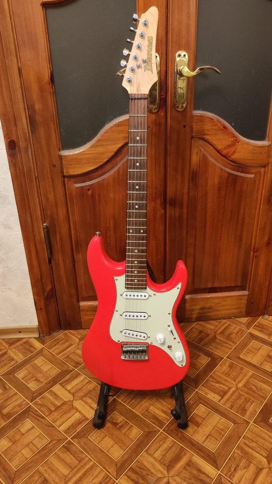 Продам электрогитару ibanez azes-31 vm (1)