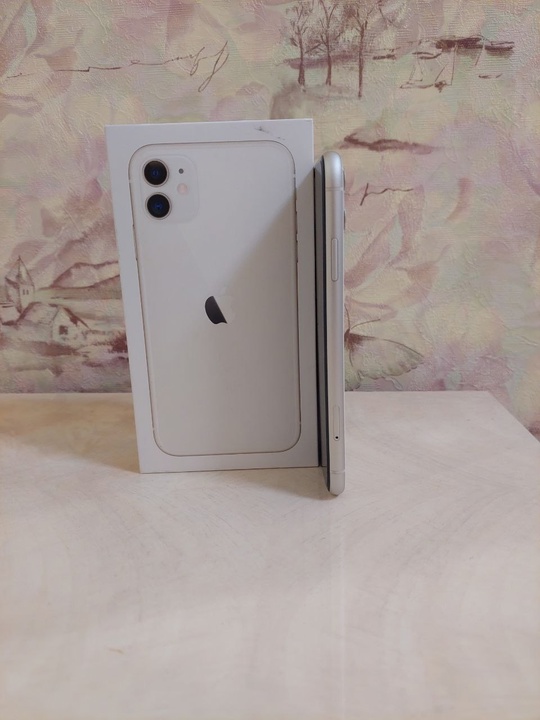 Продам IPhone 11
Телефону 3 года, (2)