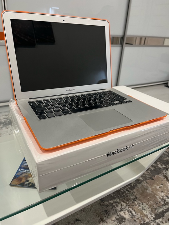 Продам MacBook Air 13,3 2013 (1)