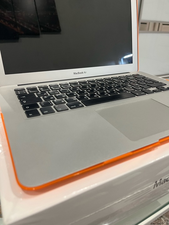 Продам MacBook Air 13,3 2013 (2)