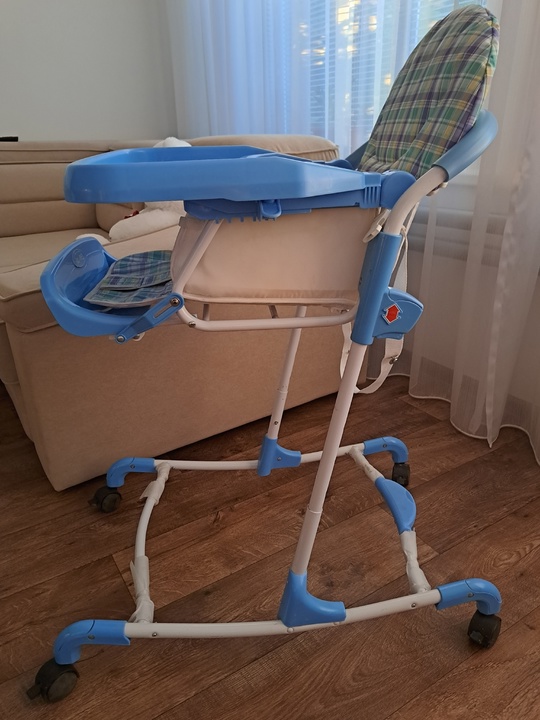 Продам столик для кормления. Цена (2)