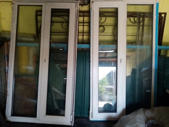 Продам б\у 2 пластиковых окна