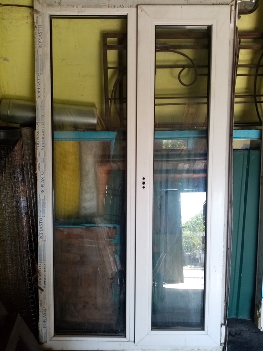Продам б\у 2 пластиковых окна (1)