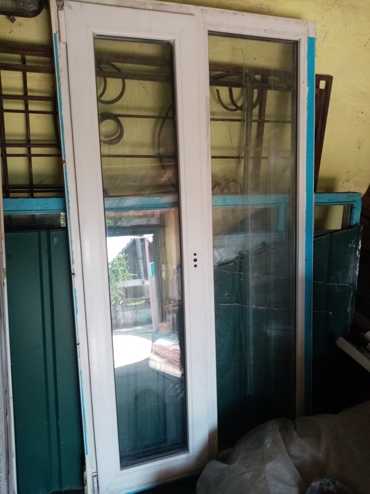 Продам б\у 2 пластиковых окна (2)