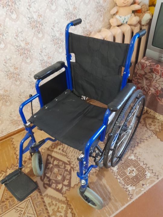 Продам инвалидную коляску и биотуалет (1)
