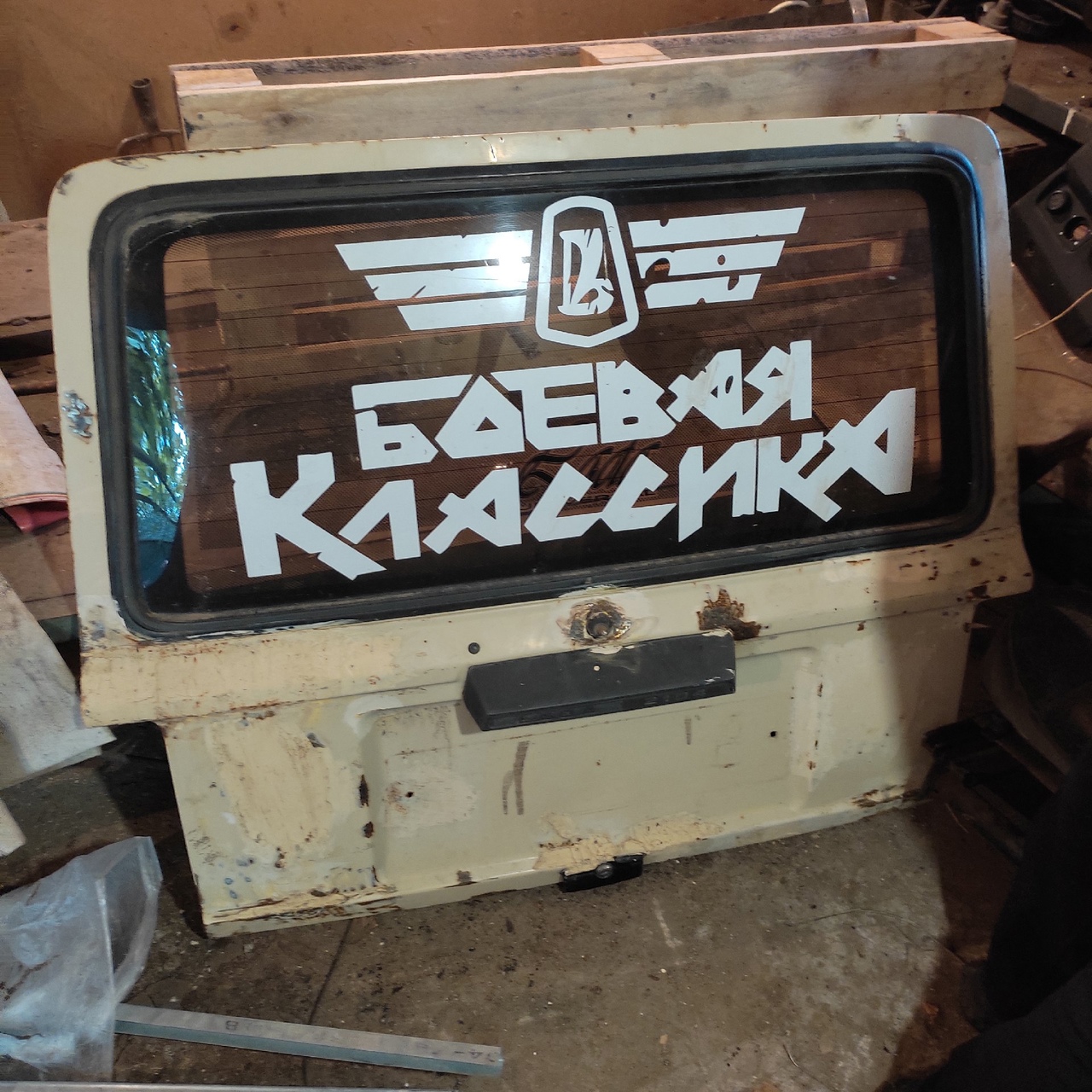 Продаётся: 
—двери ВАЗ 2104, каждая (3)