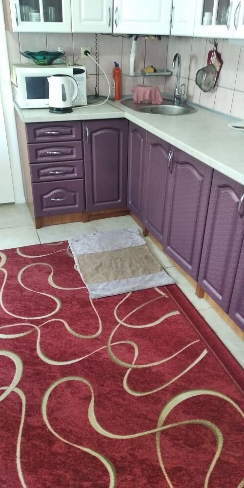 продам кухню 
нижнюю часть без