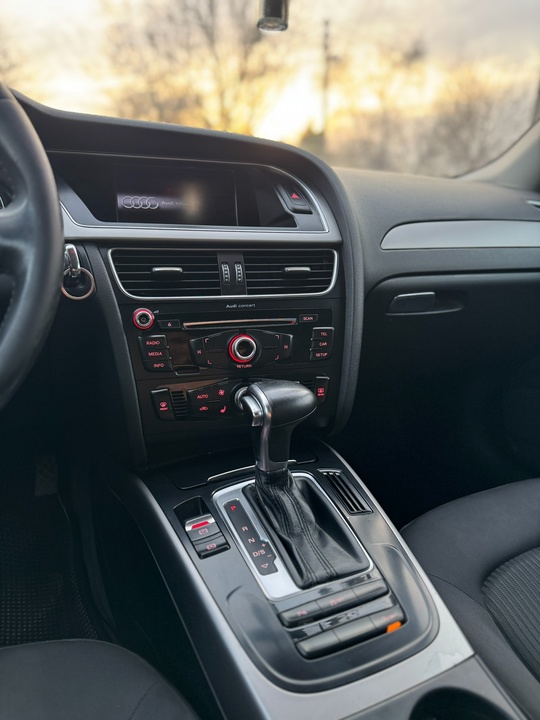 Продам Audi A4 B8 Рестайлинг (8)