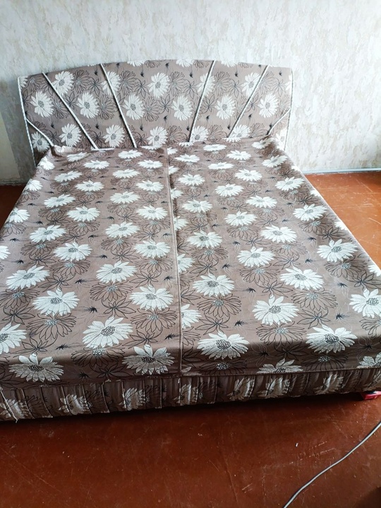 Продается двухспальная кровать без матраса,