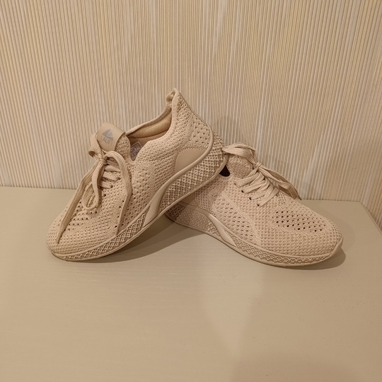 Новые кроссовки,, Lauf,, ,размер 38-39.Цена