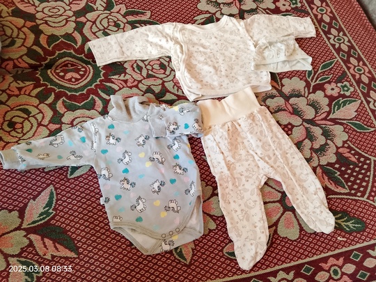ПРОДАМ ПАКЕТ ДЕТСКИХ ВЕЩЕЙ НА (4)