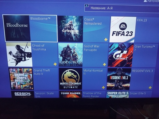 PS4 Slim 1TB + 2 (1)