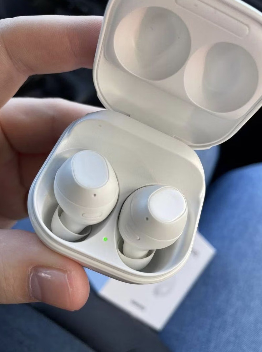 Samsung Galaxy Buds FE.
Состояние идеальное.
В (1)