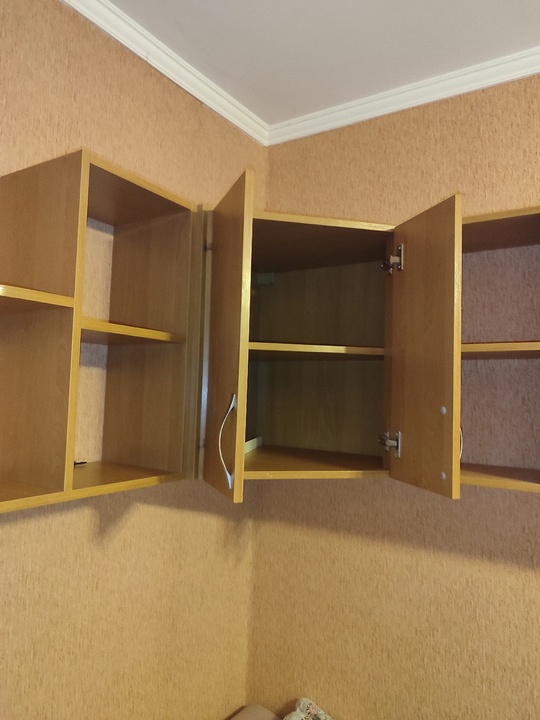 Продам полку настенную навесную бу (2)