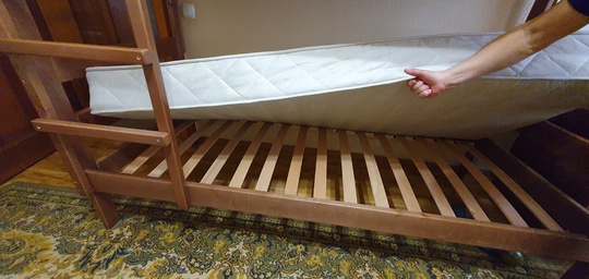 Продам 2-х ярусную кровать 1,9м×0,8м, (1)