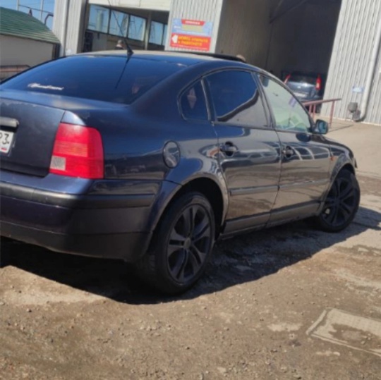 Volkswagen Passat B5 
1.6 механика, (3)
