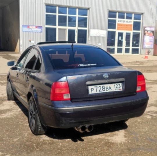 Volkswagen Passat B5 
1.6 механика, (4)