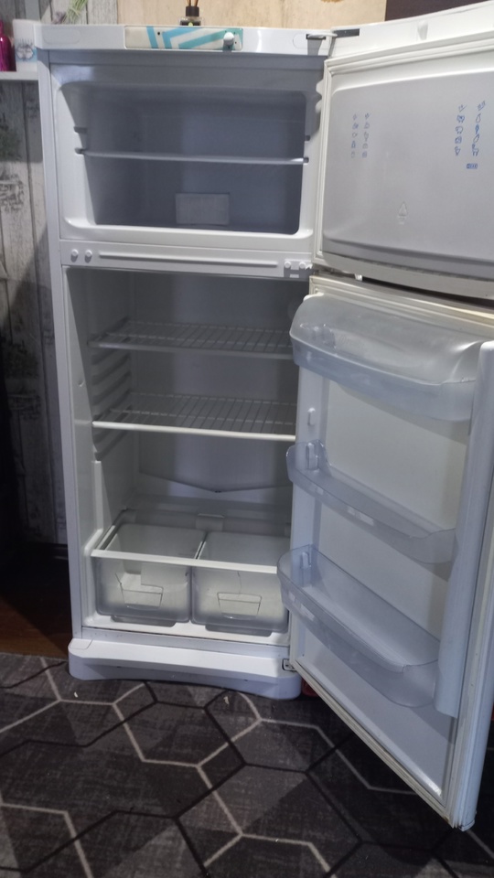 Продам холодильник бу 3500. Высота