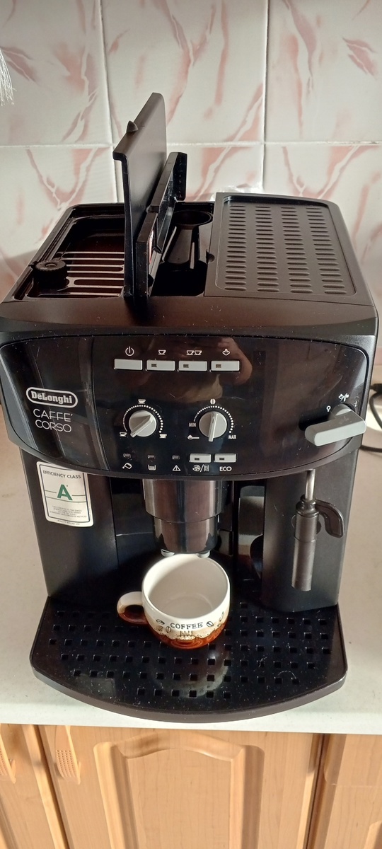 Автоматическая зерновая кофе машина Delonghi (1)