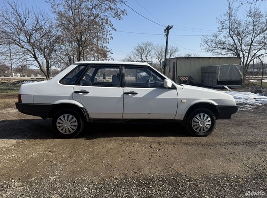В продаже ваз 21099 93год. (2)