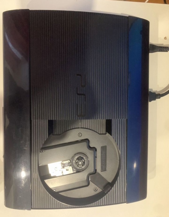 Продаю игровую приставку Sony PlayStation (4)