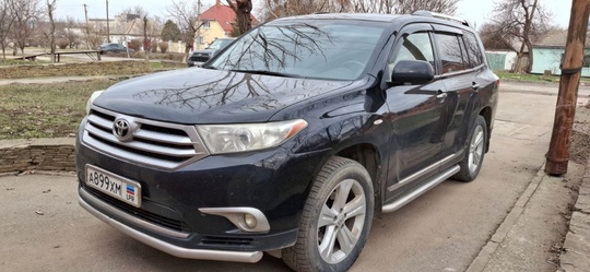 TOYOTA HIGHLANDER 2012 года выпуска,