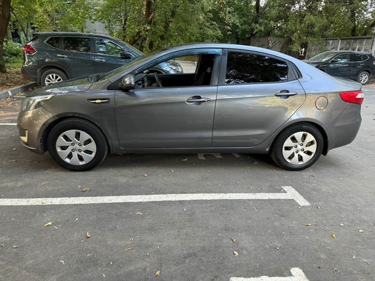 Продам свой автомобиль Kia Rio (5)