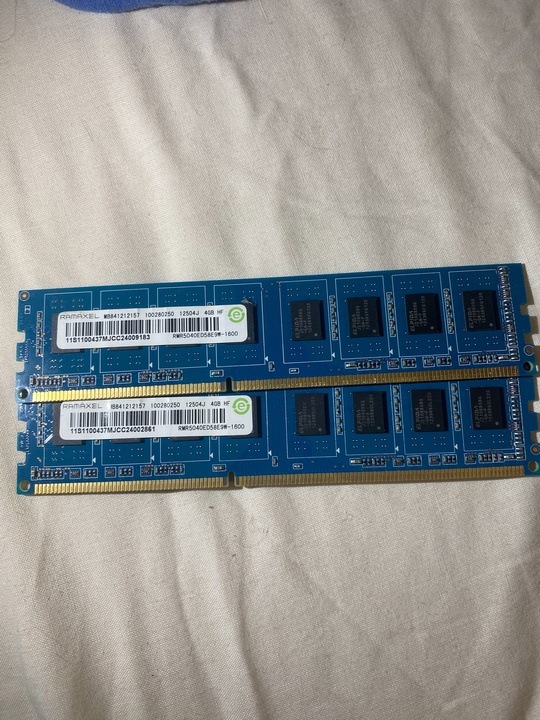Продам две плашки ОЗУ ddr3
2x4
Частота (1)
