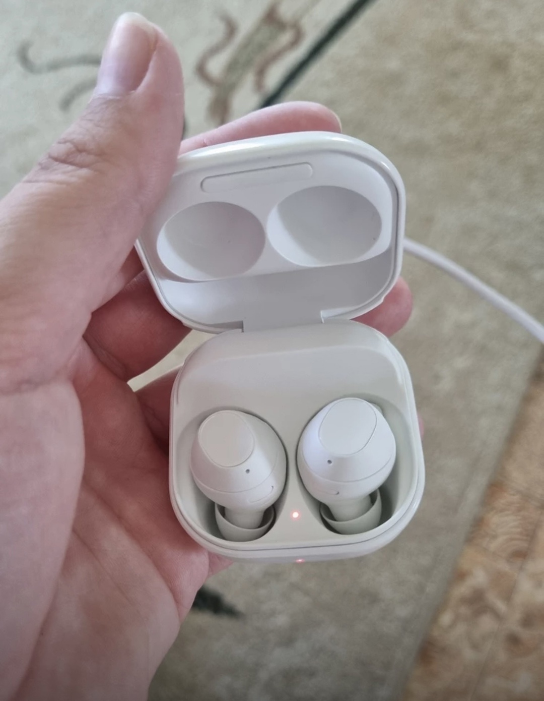Беспроводные наушники Galaxy Buds FE.
Состояние