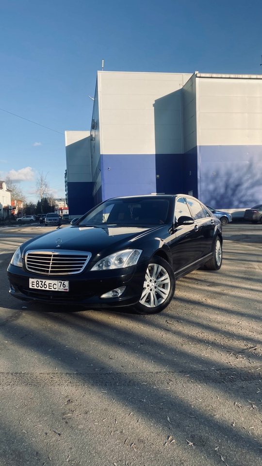 Mercedes-Benz S221 
Мотор 5.5 388л.с
Город