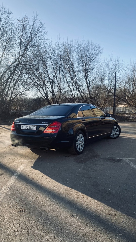 Mercedes-Benz S221 
Мотор 5.5 388л.с
Город (1)