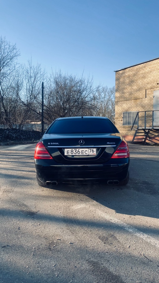 Mercedes-Benz S221 
Мотор 5.5 388л.с
Город (3)