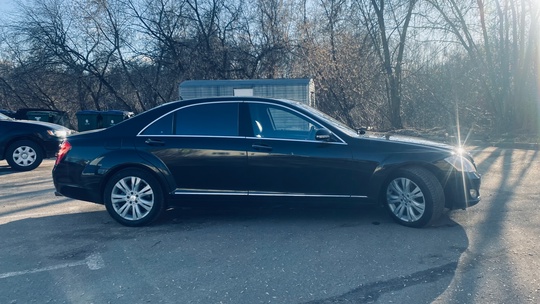 Mercedes-Benz S221 
Мотор 5.5 388л.с
Город (4)
