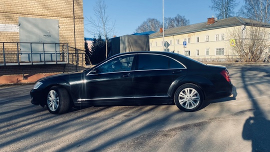 Mercedes-Benz S221 
Мотор 5.5 388л.с
Город (5)
