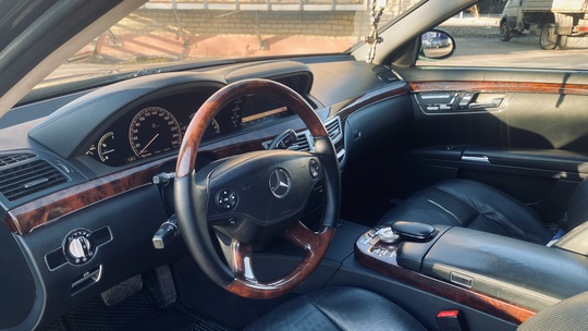Mercedes-Benz S221 
Мотор 5.5 388л.с
Город (6)