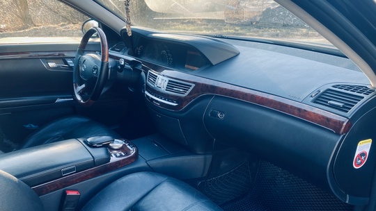 Mercedes-Benz S221 
Мотор 5.5 388л.с
Город (8)