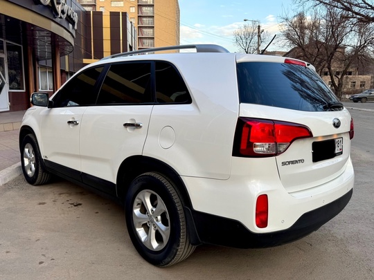 Продам Kia Sorento II 2,4 (4)