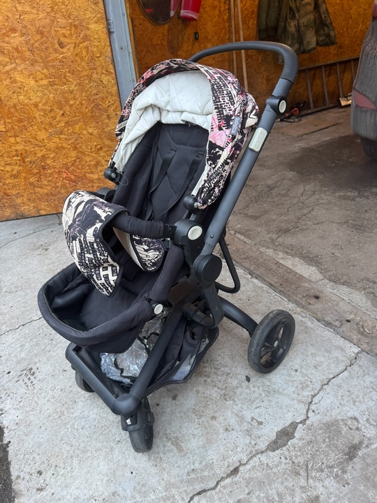 Продам детскую прогулочную коляску в (1)