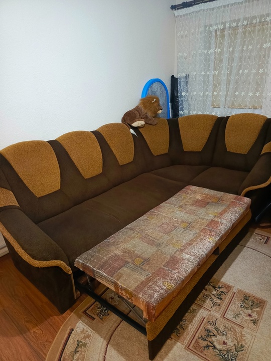 Продам угловой диван. Размер 2500х1600. (1)