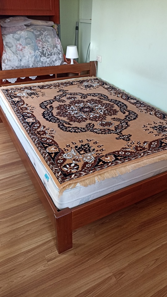 Продаётся кровать с матрасом. Находится (2)